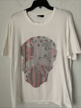 Truth White Short-Sleeve Tee with Black and Red Skull Graphic Size L